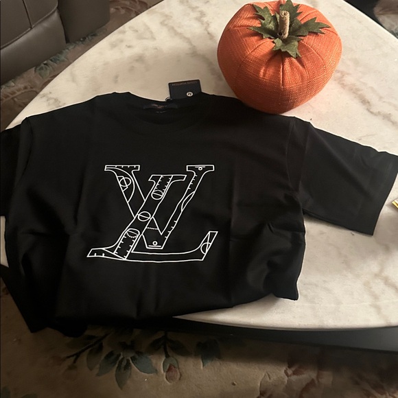 Fashion Black Tee with White Logo - Picture 2 of 3